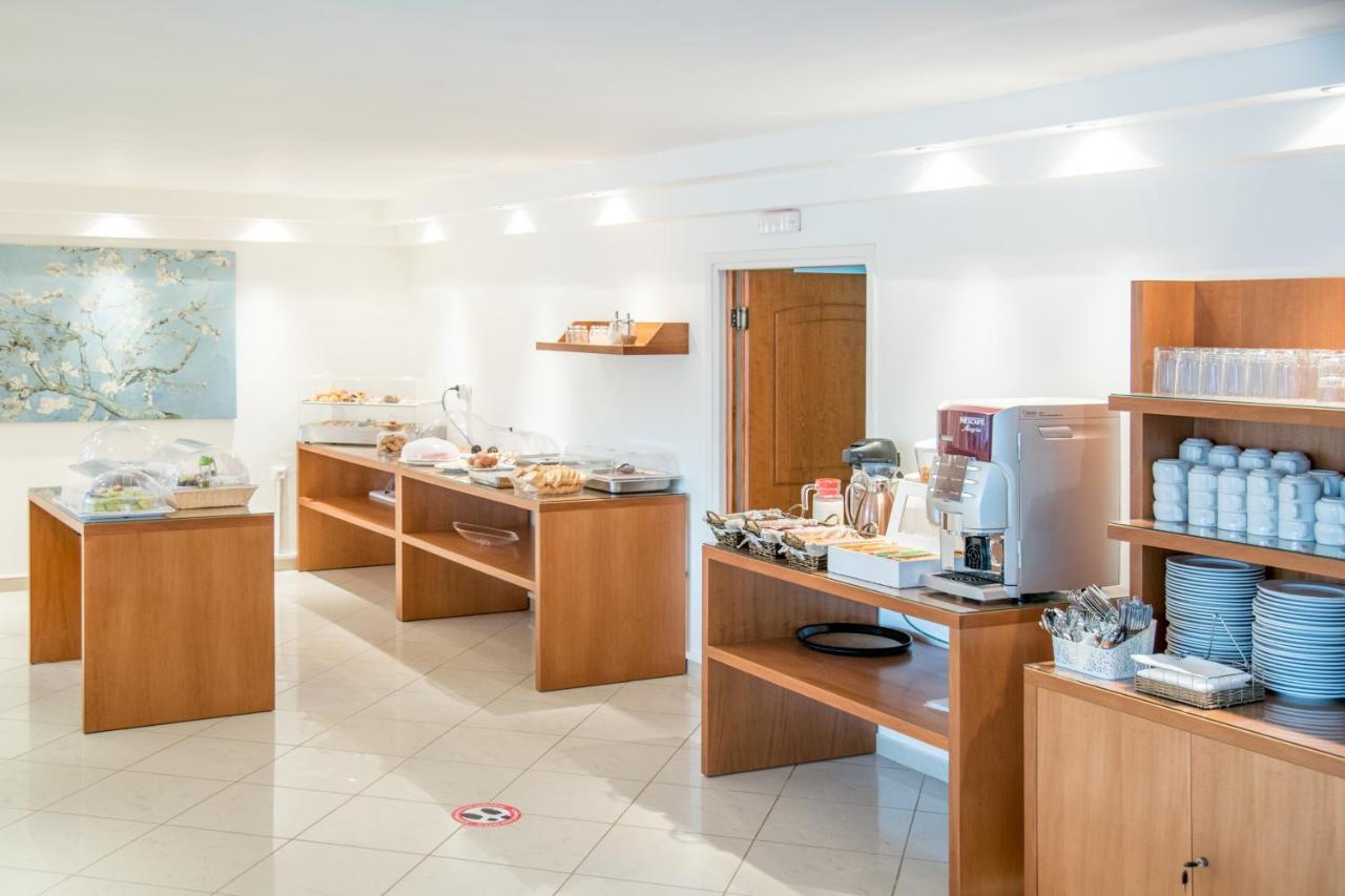 Hiona Holiday Hotel Palekastro Bagian luar foto
