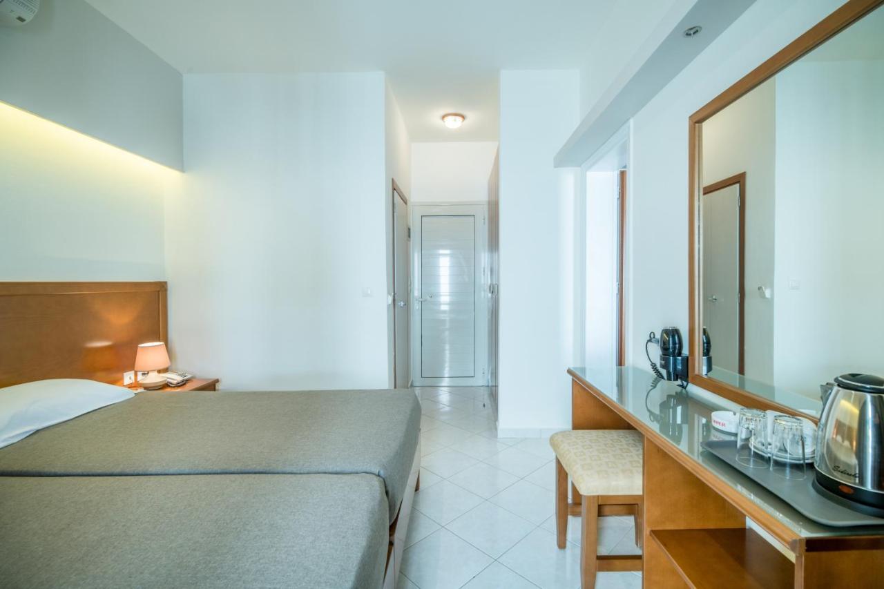 Hiona Holiday Hotel Palekastro Bagian luar foto