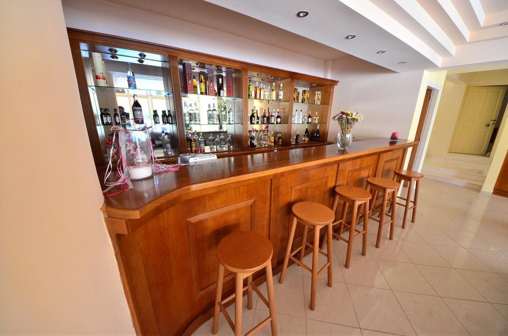 Hiona Holiday Hotel Palekastro Bagian luar foto